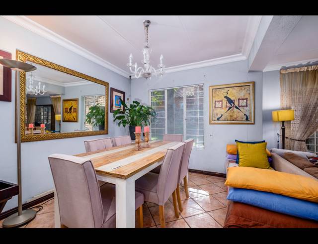 4 BEDROOM TOWNHOUSE TO LET IN SUNDOWNER
